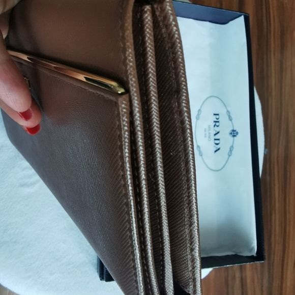 prada clutch - Picture 7 of 7